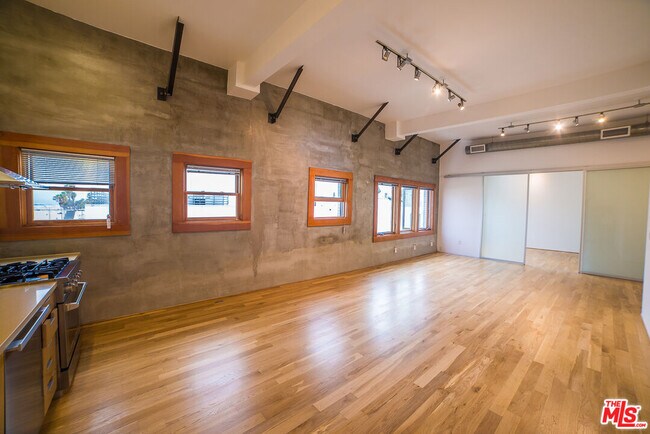 Photo - 8 Brooks Ave Unit 13