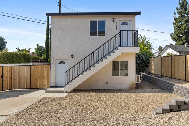 Building Photo - 15838 Chatsworth St