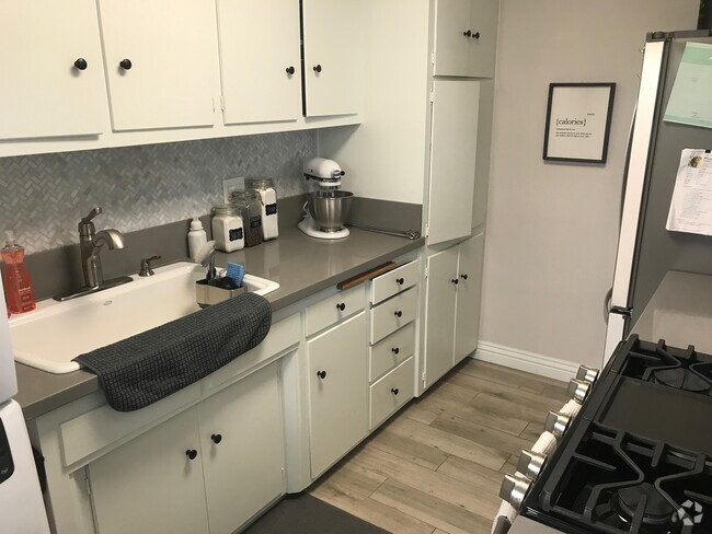 Building Photo - 2912 Peppertree Ln Unit C Rental