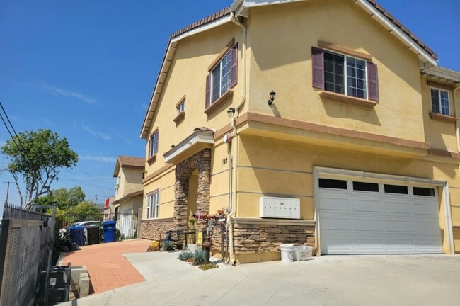 Photo - 122 N Ave 23 Townhome