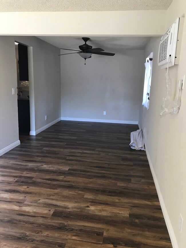 Photo - 300 W Lohart Ave
