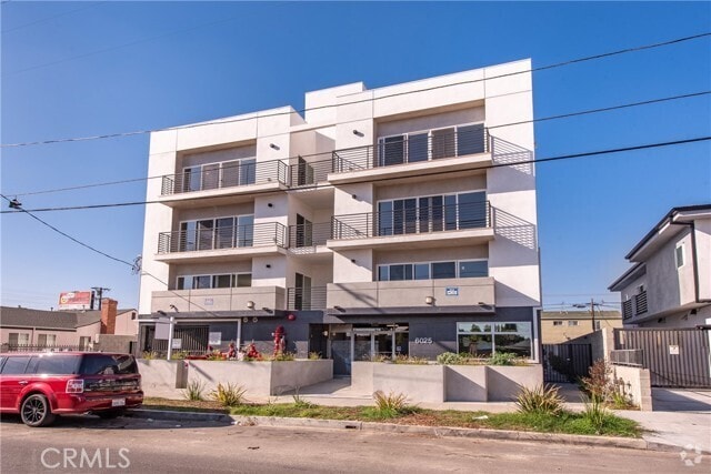 Building Photo - 6025 Craner Ave Unit 401 Rental