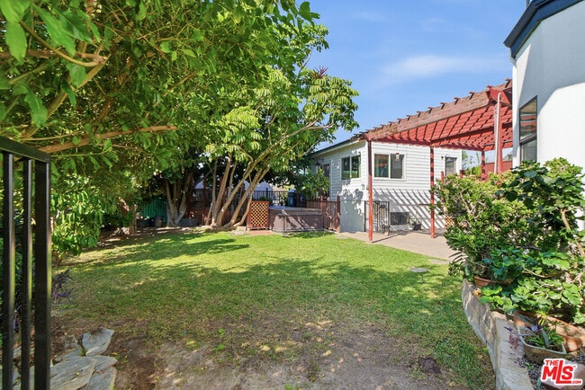 Photo - 1301 Angelus Ave