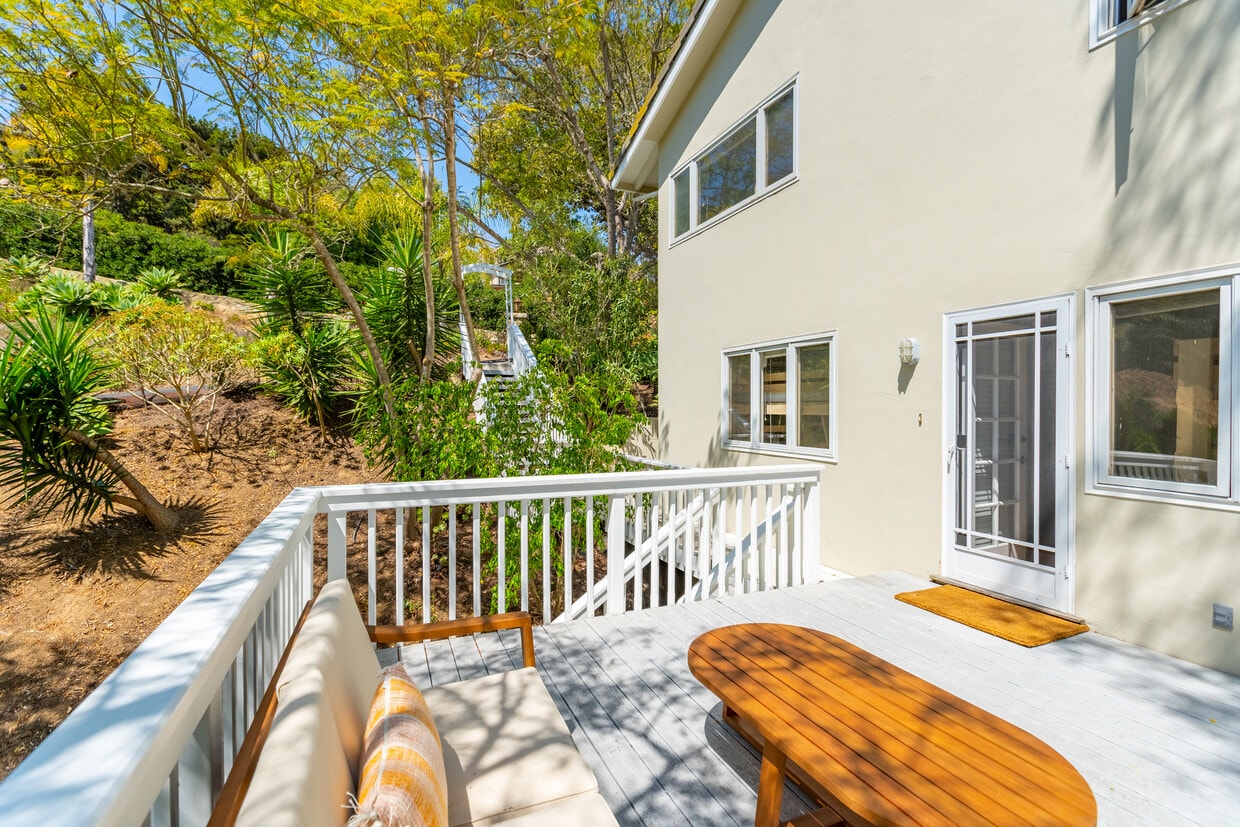 Manning Triple Private Patio - Manning