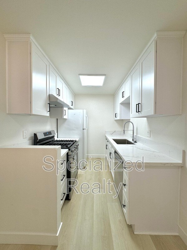 Photo - 14718 Sylvan St Unit 103
