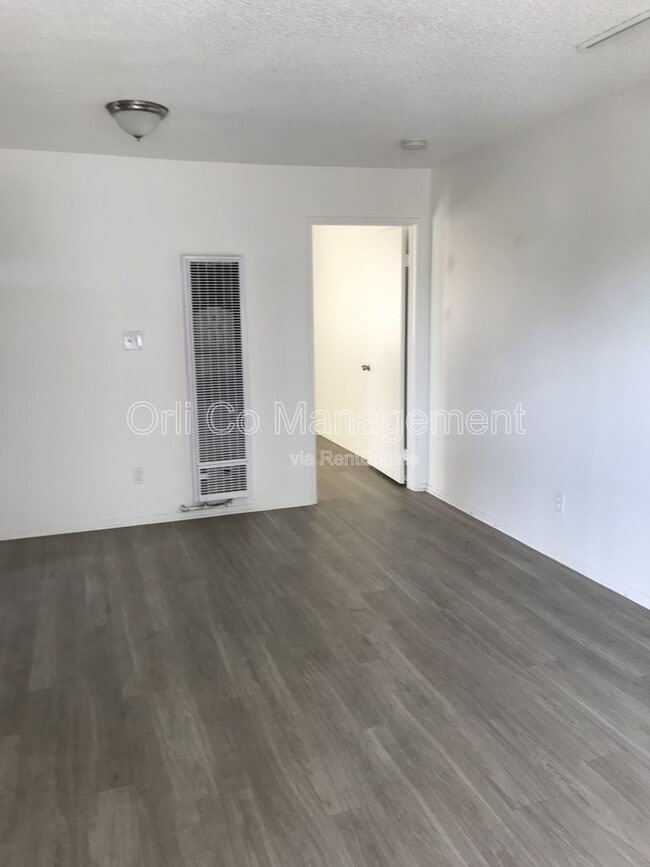 Photo - 14333 Haynes St Unit 4