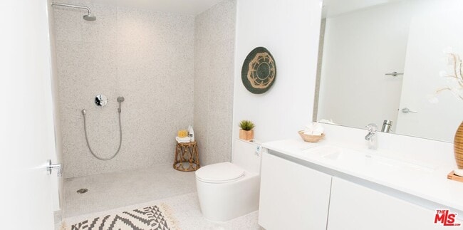 Photo - 625 S Barrington Ave Unit 103