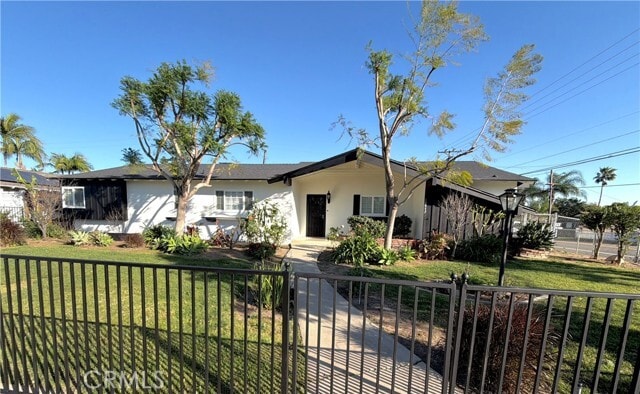 Building Photo - 12472 Woodlawn Ave