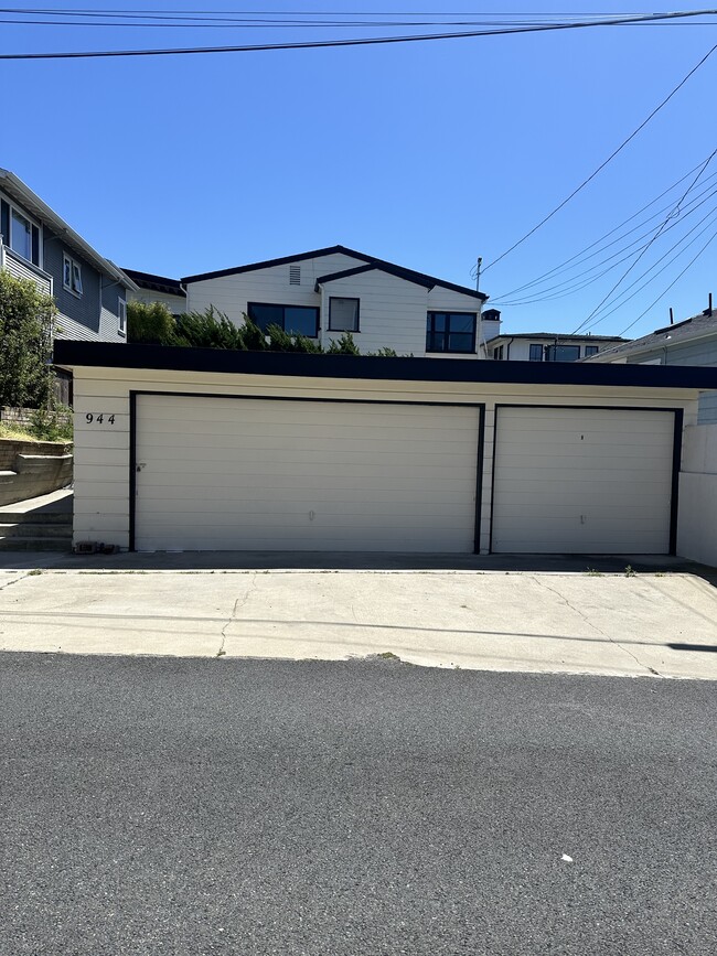 Building Photo - 946 15th Pl Unit 946