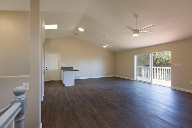 Photo - Beautiful House on Manhasset! Great Views!