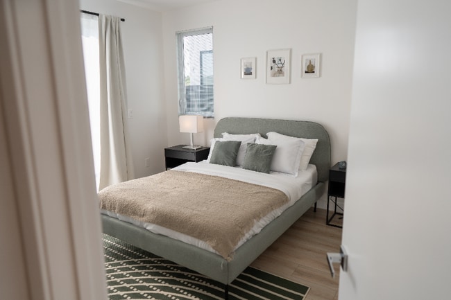 Photo - 4833 Riverton Ave