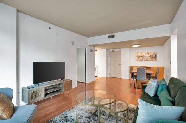 Photo - 425 W Beech St