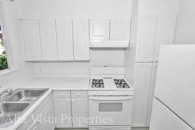 Photo - 855 Emerald St