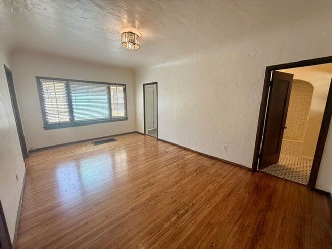 Photo - 1844 E 5th St. #3