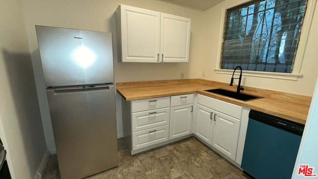 Photo - 4950 Beverly Blvd Unit 4950 1/2