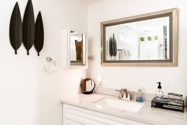 Photo - 633 Barret Way