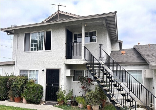 Building Photo - 101 N Tustin Ave Unit 3 Rental
