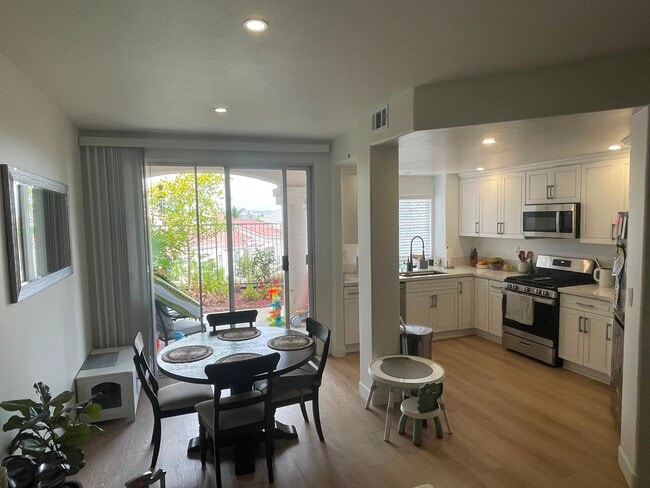 Building Photo - 28803 El Adolfo Unit Beautiful Condo in Laguna Hills