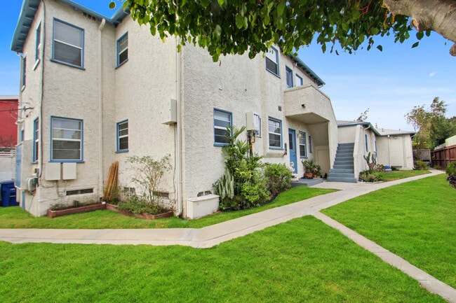 Photo - Courtyard building on Ocean Park