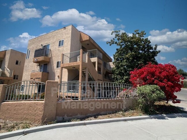 Building Photo - 540 65th St Unit #203 Rental