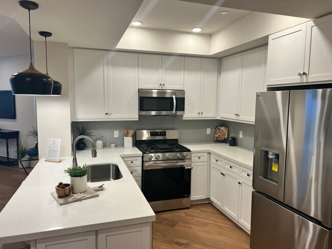 Building Photo - Brand New 2 bed 2 bath Townhome Rolling Hills Estates