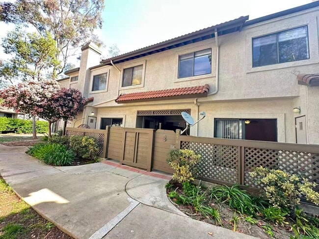 Building Photo - 2 BEDROOM HOME FOR LEASING IN Diamond Bar