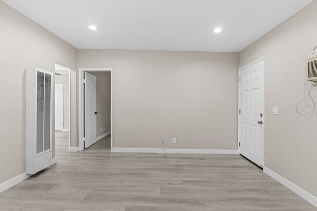 Photo - 113 S Lillie Ave Unit 113-06