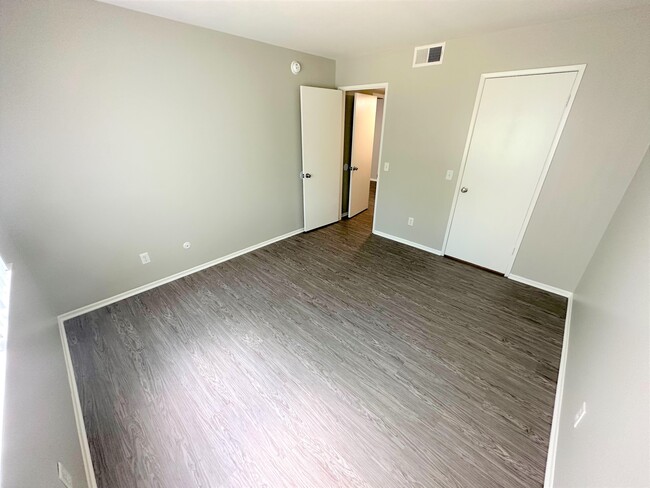 One Bedroom/Bedroom - Easton Square