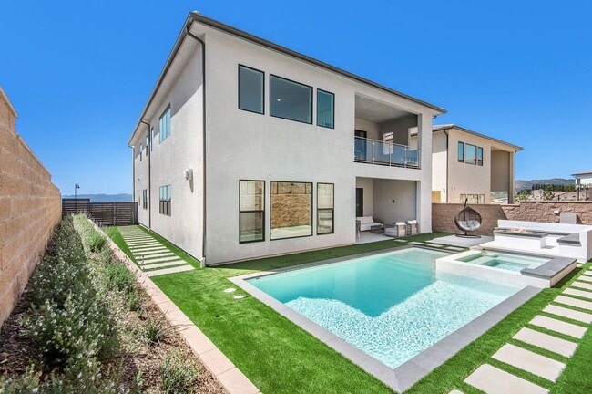 Building Photo - Fantastic 5 bed 4.5 bath with Pool in Porter Ranch !
