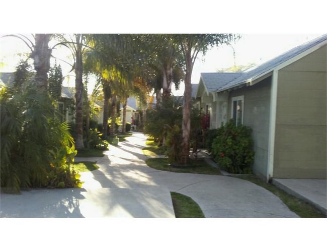 Photo - 2115 N Raymond Ave Unit 2113