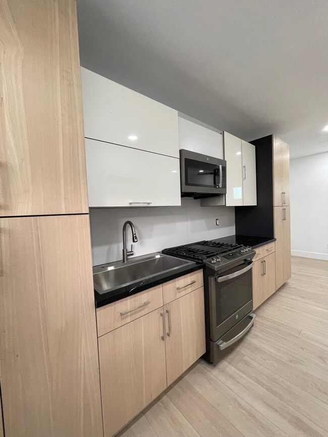 Photo - 446 Satinwood Way