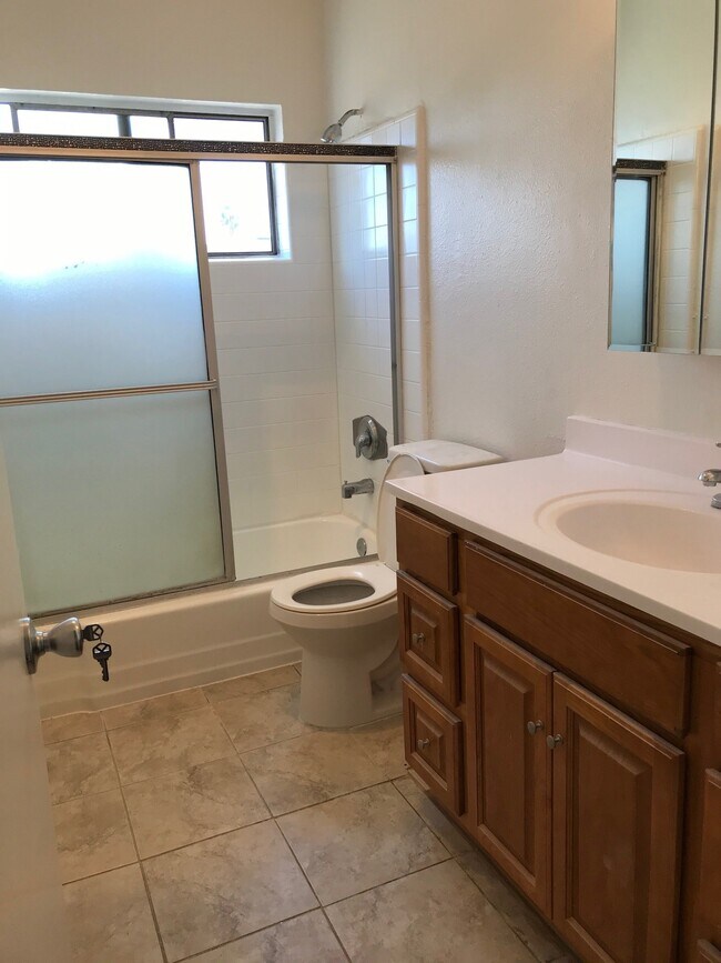 Photo - 14141 Erwin St