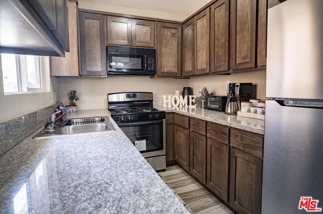 Photo - 1134 E 35th St