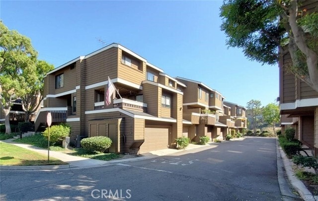 Building Photo - 8531 Meadow Brook Ave Unit 203