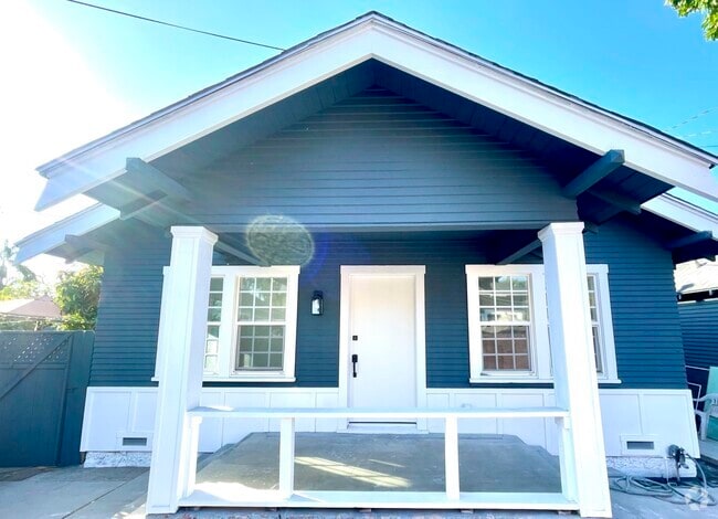 Building Photo - 211 E Alberta St Rental