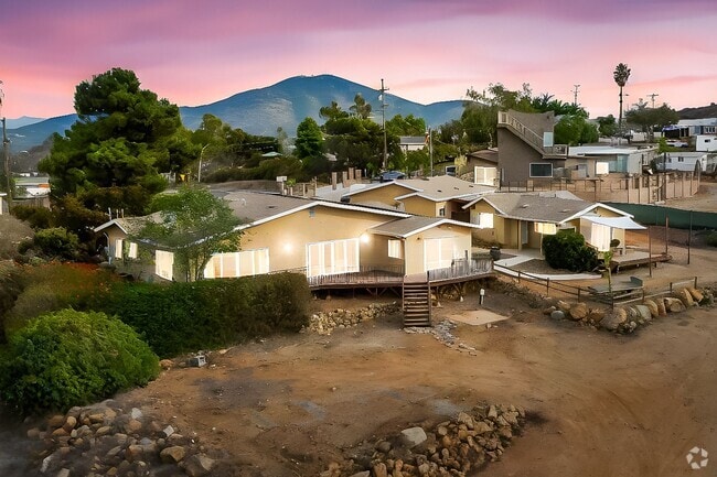 Building Photo - Gorgeous Estate Home with Amazing Views pl...