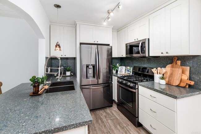Photo - 7589 Alonda Way