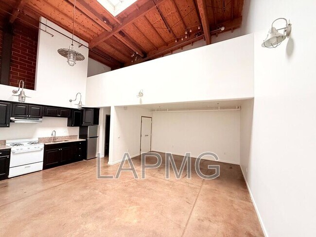 Photo - 1734 N Main St