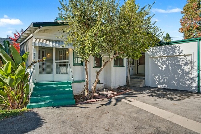 Building Photo - Charming 2-Bedroom Back House in Prime Pasadena Location