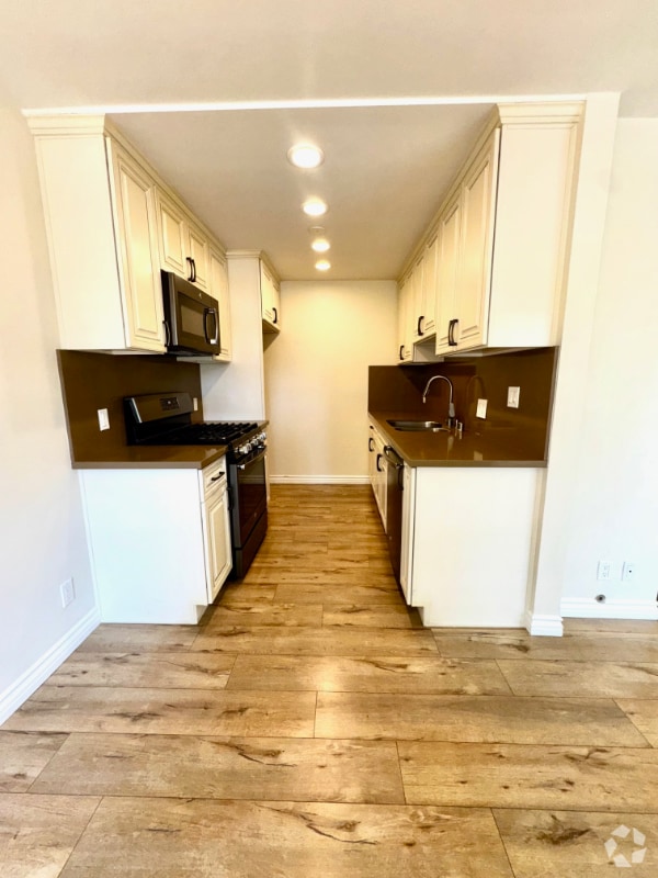 Building Photo - 430 E San Jose Ave Rental