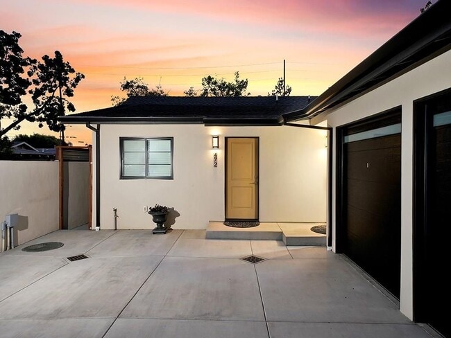 Building Photo - 472 S Pixley St Rental