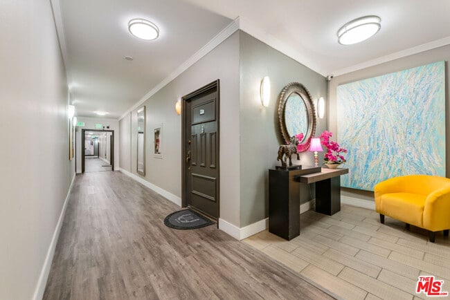 Building Photo - 1727 S Bentley Ave Unit 207