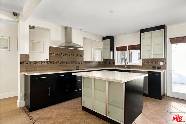 Photo - 8921 Ashcroft Ave