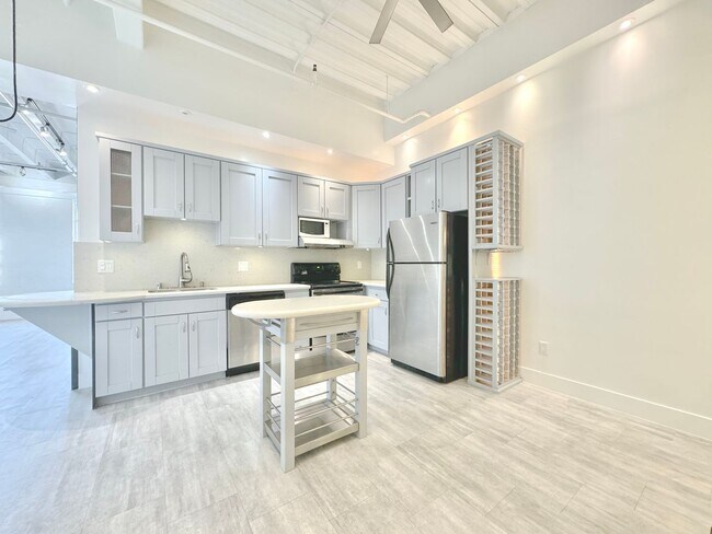 Photo - Top floor modern crafted spacious 1 Bed + ... Unit 1117