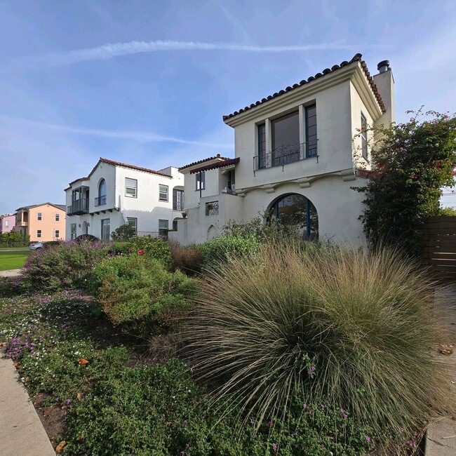 Photo - Large upper 2-bedroom Duplex Fairfax area