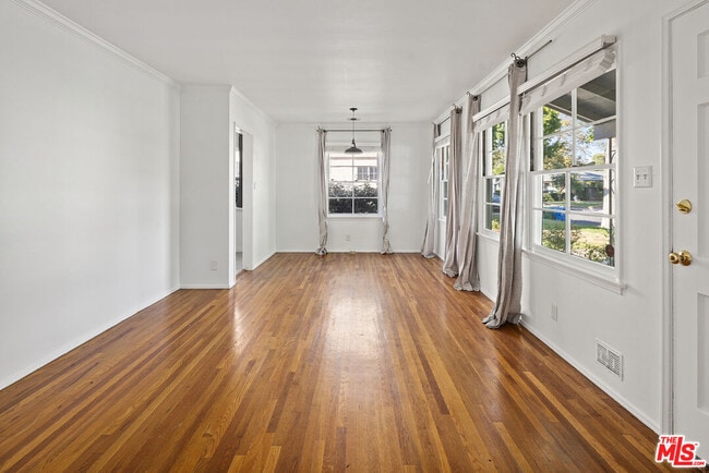 Photo - 4925 Stern Ave