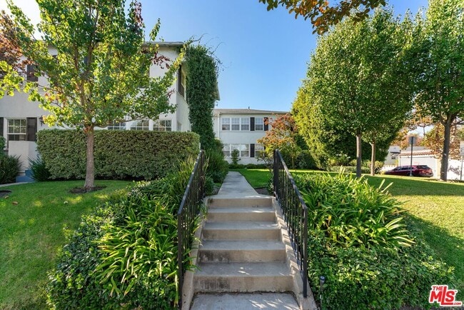 Building Photo - 1701 Stearns Dr Unit 3