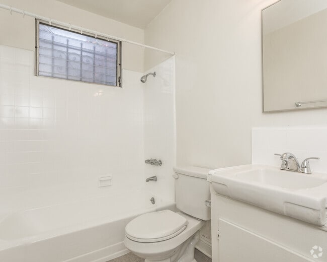 1BR, 1BA - 650 SF - Stanley Gardens Apts - Spacious, Bright an...