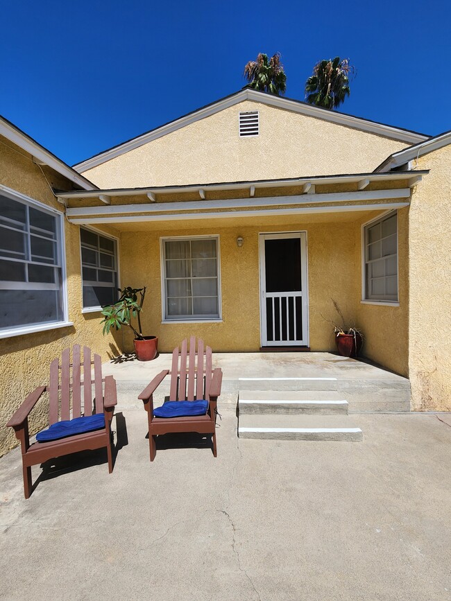 Backyard porch - 1107 Florida St Rental
