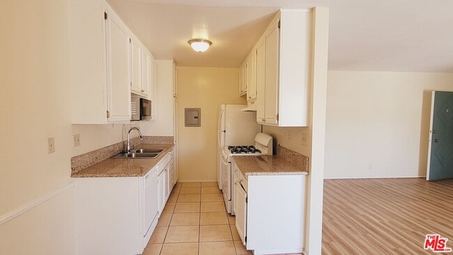 Photo - 818 7th St Unit 9